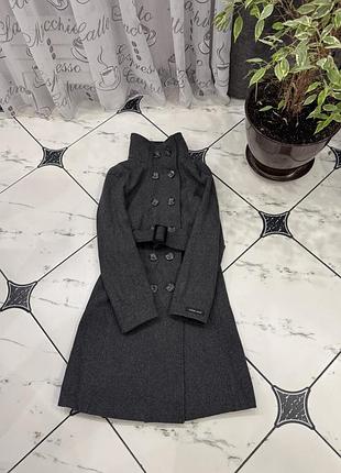 Класичне жіноче вовняне пальто