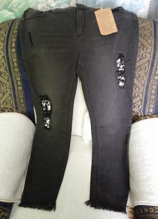 Очень красивые джинсы скинни новые ткань стрейч красиво тянется