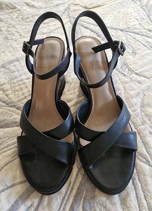 Босоножки женские attizzare