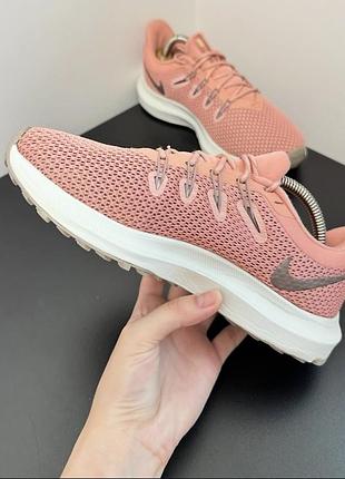 Красиві оригінальні кросівки