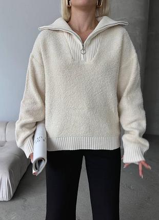 Светр жіночий