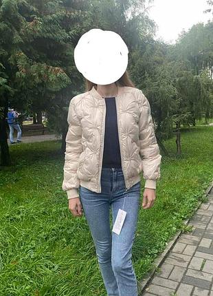 Жіноча куртка бежева на демісезон, куртка бомбер