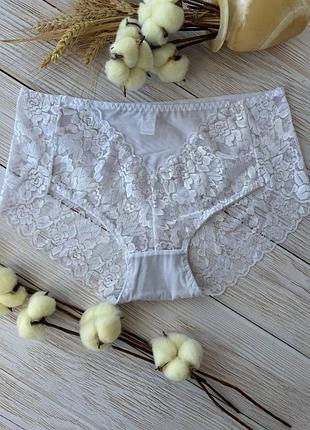 Белые кружевные трусы с высокой посадкой