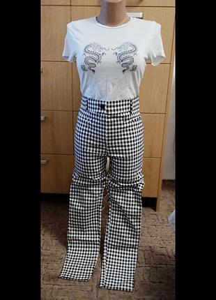 Брюки и футболка