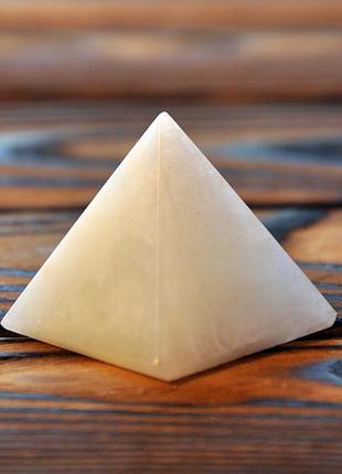 Статуэтка пирамида из натурального камня оникс, 4 х 3.5 см