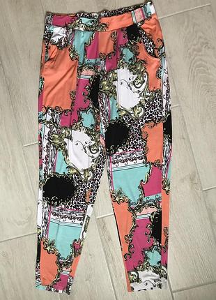 Чудесные, женские, зауженные книзу штаны с карманами.