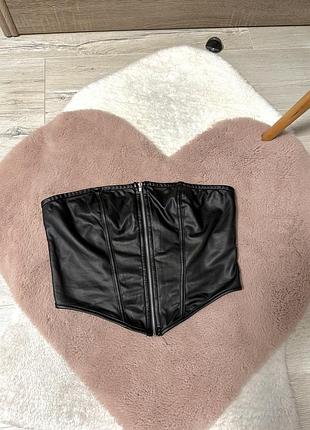 Топ з екошкіри від shein