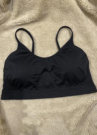 Топ бесшовний з пуш ап на тонких брітелях регуляторах чорний базовий primark l новий