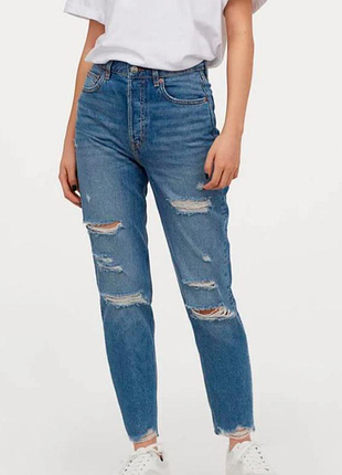 Стильные женские джинсы с рваными элементами