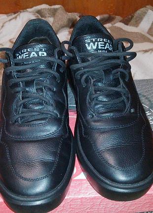 Кожаные кроссовки бренда midi