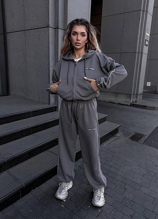 Спортивный женский костюм из трикотажа петли