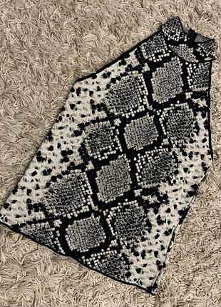 Вʼязаний трикотажний топ без рукавів