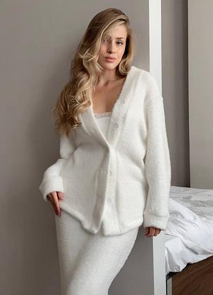 Костюм с юбкой