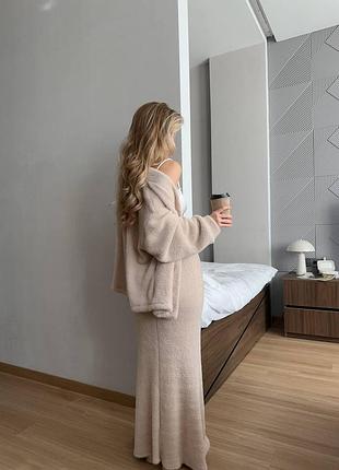 Костюм с юбкой