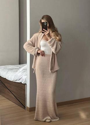 Костюм с юбкой