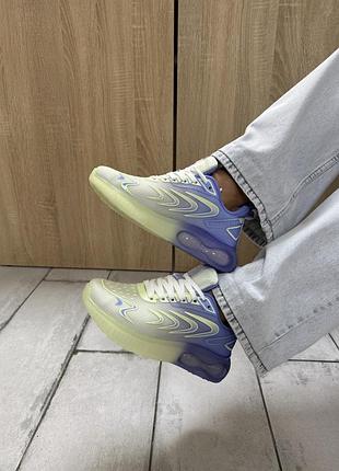 Яскраві кросівки для тренувань чи прогулянок