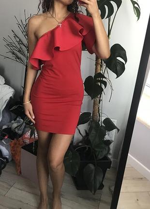 Платье красное