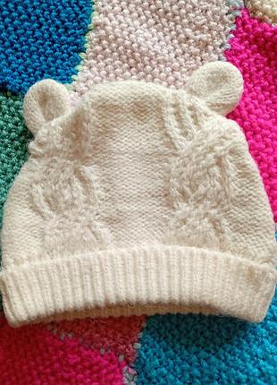 Теплая шапочка на новорожденного ребенка