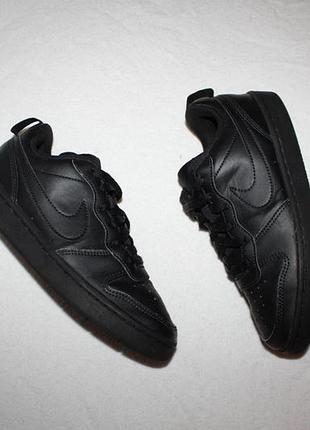 Кросівки фірми nike 36,5 розміру за устілкою 23,5 см.