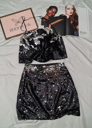 Нарядный костюм в пайетках от imperial