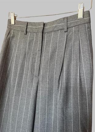 Жіночі класичні брюки  у смужку розмір м