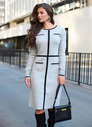 Элегантное платье из вязаного трикотажа