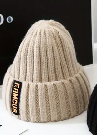 Молодежная женская шапка с отворотом