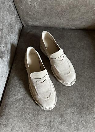 Світло-бежеві лофери з натуральної замші 40 розміру