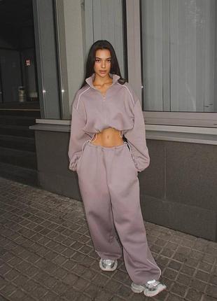 Стильний жіночий брючний прогулянковий костюм