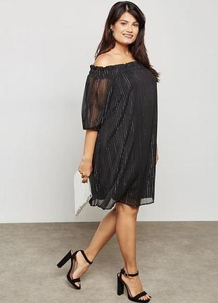 Шифоновое платье с люрексовой нитью с открытыми плечами