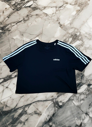 Женская укороченная футболка adidas размера s