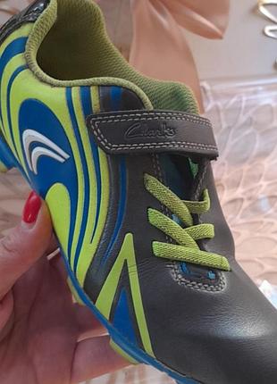 Футбольные кроссовки