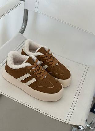 Жіночі кросівки утеплені