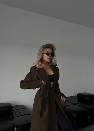 Класичне кашемірове пальто на запах базового крою з поясом та великими кишенями