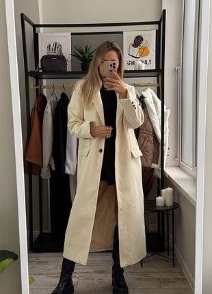 Жіноче пряме пальто міді кашемір на ґудзиках молочного кольору