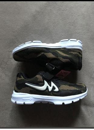 Камуфляжные кроссовки