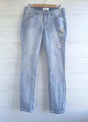 Джинсы зауженные с вышивкой/аппликацией eur 38 р. Парк9 10 р. скинни/skinny (нюанс)