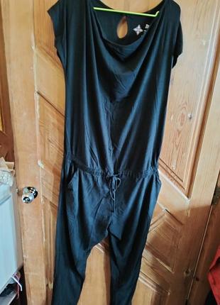 Черный трикотажный комбинезон