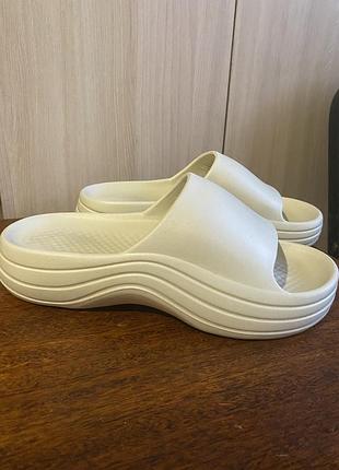 Шльопанці, шльопки, сабо сланці , піна .