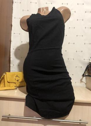 Стильна сукня з відкритою спинкою