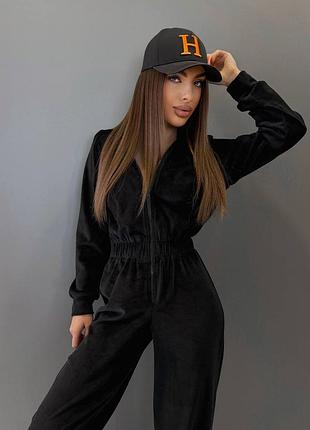 Женский удобный велюровый комбинезон на молнии с капюшоном черный