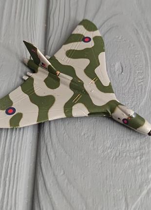 Бомбардувальник corgi 1:144 avro vulcan  england, 1982
