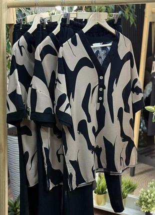 Стильный женский костюм