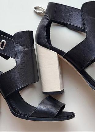 Шкіряні сандалі на підборах. натуральна шкіра topshop