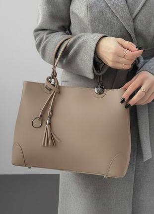 Сумка деловая женская кожаная италия , каркасная модная сумка тауп