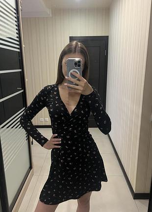 Жіноча сукня з довгим рукавом