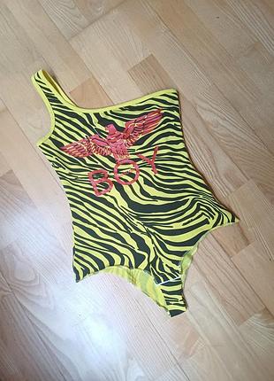 Брендове боді boy london на одне плече з принтом зебра