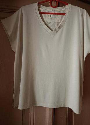 Футболка молочного цвета