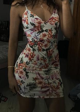 Платье в цветочный принт