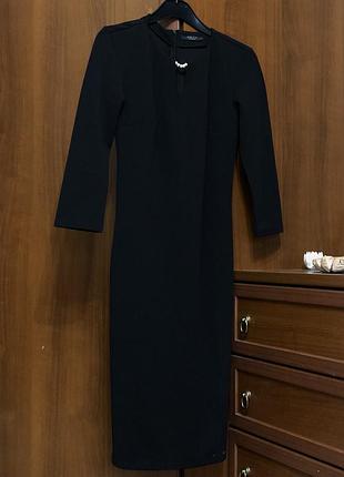 Сукня футляр міді